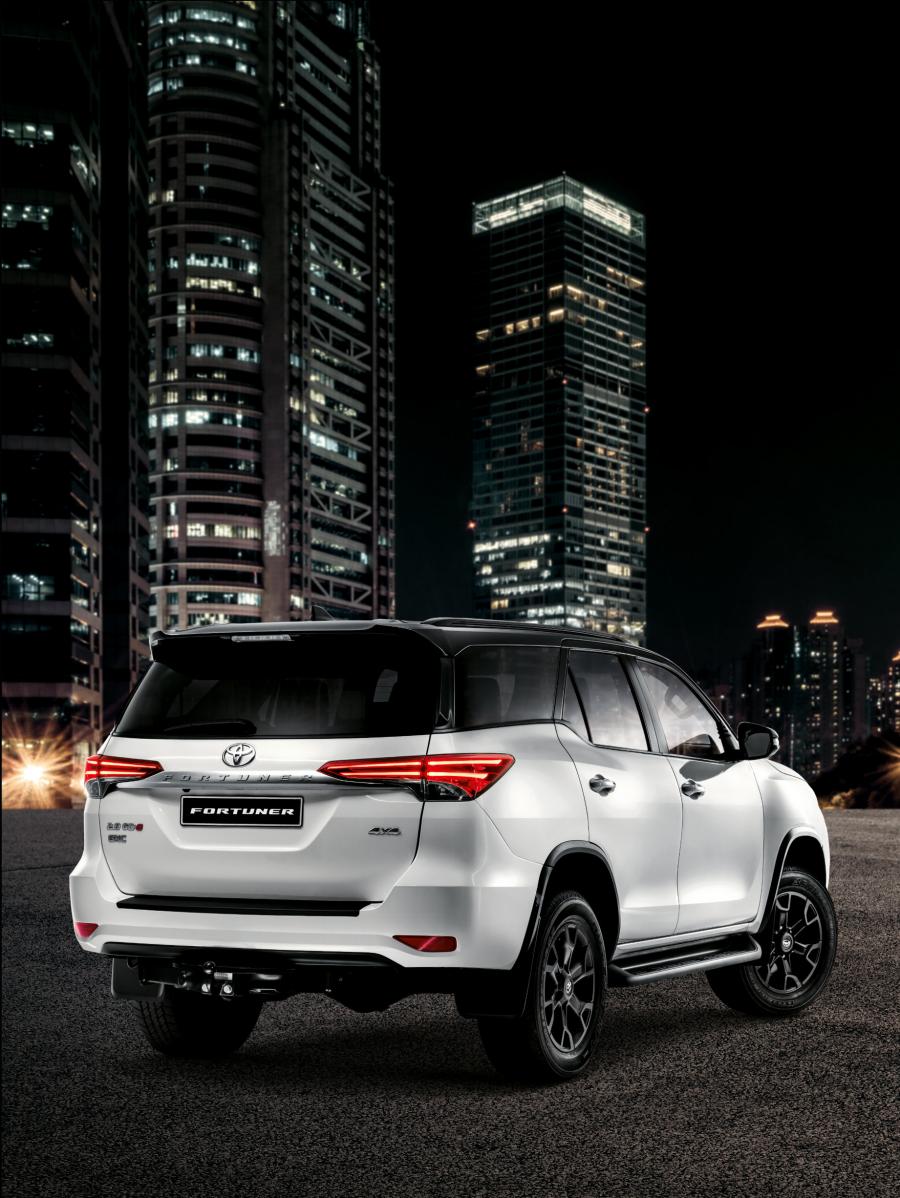  Toyota Fortuner Epic (AN160) 2020 года  (ZA) (фото 4 из 6)